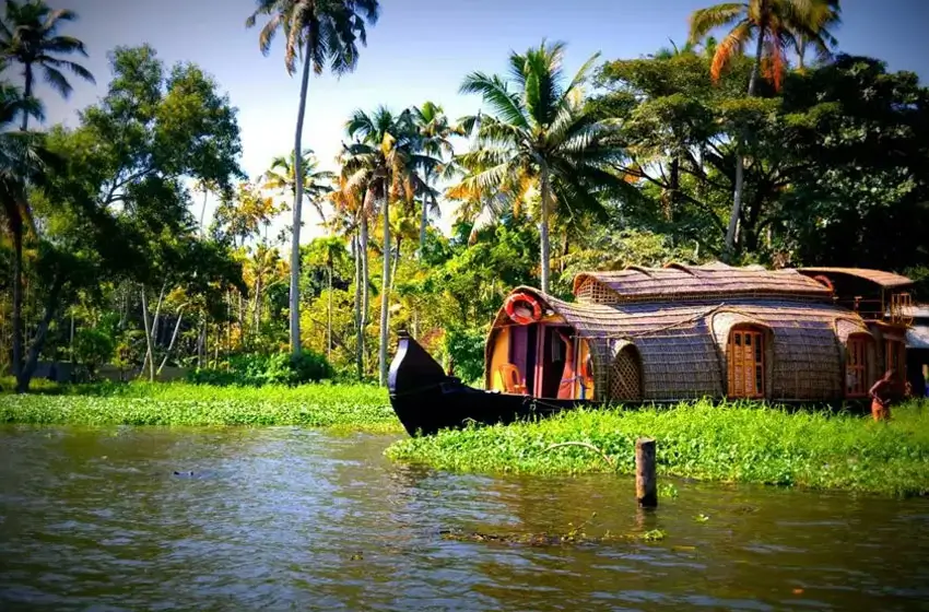 Golden Triangle with Kerala Backwaters Tour 2025 – Cultural & Scenic Journey Across North and South India