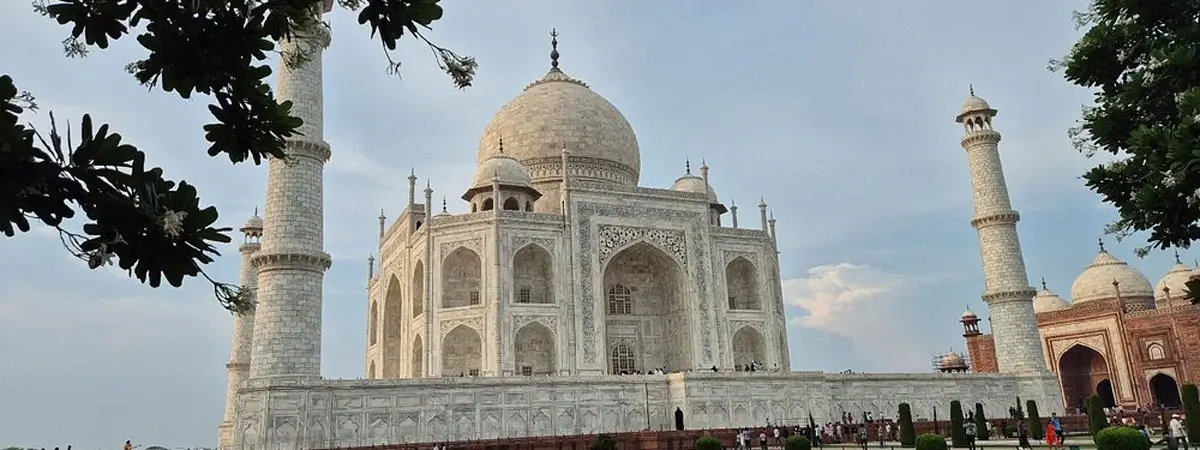 Same Day Agra Tour by Gatimaan Express Train | Delhi to Taj Mahal & Agra Fort